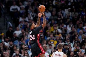 疑似受傷！鮑威爾半場僅出戰(zhàn)13分鐘 11投4中得11分2板2助