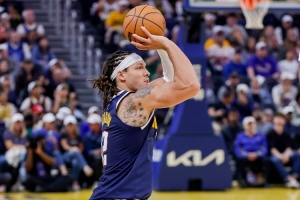 打勇士就來(lái)勁？戈登兩戰(zhàn)勇士三分16中13 面對(duì)其他球隊(duì)25投僅6中