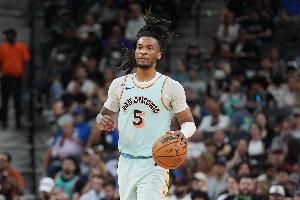 填滿數據欄！卡斯爾半場5中2拿到8分2板4助2斷1帽