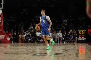 不溫不火！弗拉格10中5拿到12分6板2助1斷1帽 下半場(chǎng)僅2分