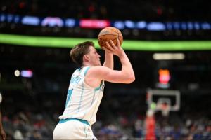 連續(xù)三場(chǎng)20+&首次30分！克尼佩爾23中9&三分13中5砍下30分8板3助