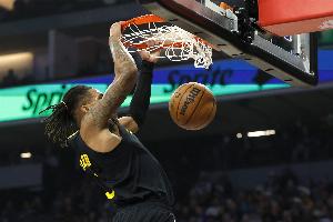 不是？勇士56號(hào)秀上場(chǎng)轟30分 打掘金半場(chǎng)出場(chǎng)時(shí)間最低貢獻(xiàn)7分2板