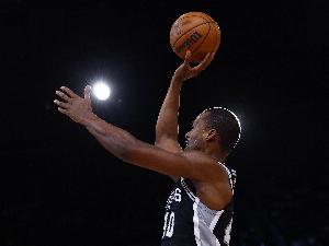 開局狀態(tài)火熱！巴恩斯半場6中4&三分5中3拿到11分&其中首節(jié)9分