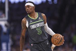 攻防一體！麥克丹尼爾斯14中9拿到22分7板3斷2帽 正負(fù)值+35