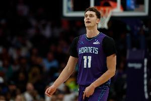 很好的即戰(zhàn)力！34號(hào)秀卡爾克布倫納7中5拿到10分5板4帽