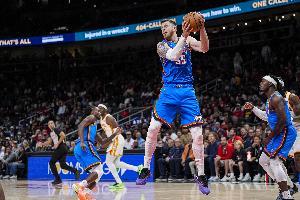 鑿穿國(guó)王內(nèi)線！哈爾滕施泰因半場(chǎng)9中8超高效砍下20分10板2助1帽