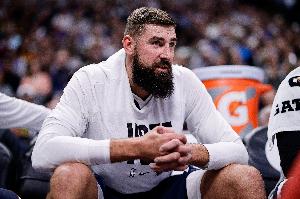 完美拼圖！瓦蘭丘納斯替補(bǔ)15分鐘8中6貢獻(xiàn)16分6板 三分3中2