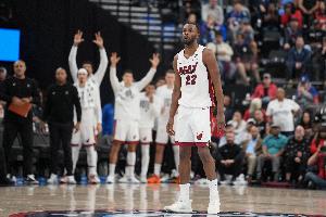 最后時(shí)刻超額！維金斯16中9&三分6中4砍22+4+3 半場(chǎng)轟下15分