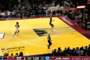 得分管理者！哈克斯長(zhǎng)傳助攻維金斯反擊暴扣 維金斯個(gè)人第19分！