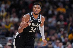 什么叫希臘怪獸??！字母哥狂轟41分15板9助2斷2帽 根本無人能擋！