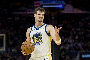 一個(gè)不丟！波斯特上半場(chǎng)3中3得8分2板1助攻 三分2中2