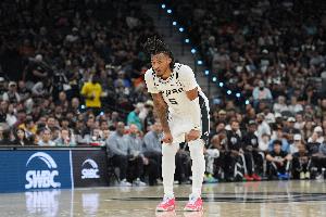 手感不夠助攻來(lái)湊！卡斯?fàn)柊雸?chǎng)三分5中0拿6分8助0失誤