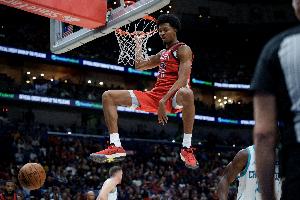 獨(dú)自苦苦支撐！墨菲半場(chǎng)高效9投6中得16分4板1助