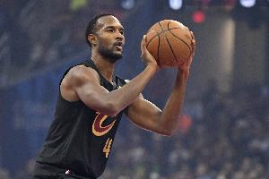 稀碎!公牛騎士第三節(jié)最后0.8秒4次罰球 特雷·瓊斯與莫布里各兩罰