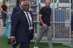 迪亞斯參加網(wǎng)紅活動卻沒去若塔葬禮，人家當(dāng)年幫你舉球衣啊??