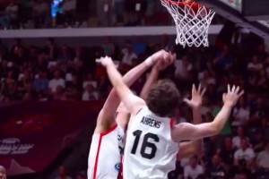 把球給我我要回家！2米33里烏站帽2米03的皮特