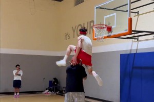 國內(nèi)妥妥天花板級別的扣將??陳登星：讓美國人見識下中國彈跳！