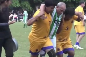 人間自有真情在？那你就錯了！秘魯比賽的幽默一刻！