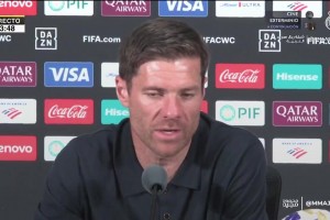 摩洛哥第一深情??阿什拉夫和姆巴佩寒暄，后者揪了巴黎隊(duì)徽