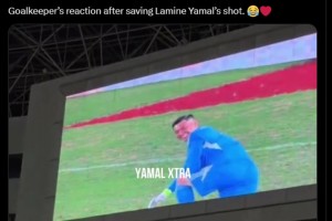 大雷你笑的收斂點(diǎn)??國(guó)外球迷：守門(mén)員撲出亞馬爾的射門(mén)后的反應(yīng)