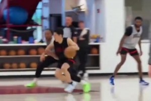 河村勇輝與球隊(duì)正式完成合練 高難度中投底角三分樣樣有