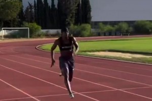 ??曼聯(lián)出品！伊蘭加不用起跑器百米沖出10秒93，紐卡6380萬歐將其買入