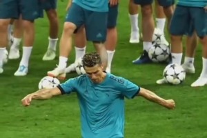 C羅：看好了，我只演示一遍！