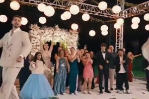 你小子！申京在兄弟的婚禮上，竟然大“帽”新娘手捧花??