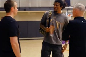 書包林??？杰倫-格林背著小書包來太陽隊(duì)報(bào)到啦