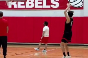 斯普利特陪練！楊瀚森賭城開練 定點(diǎn)三分球12投11中