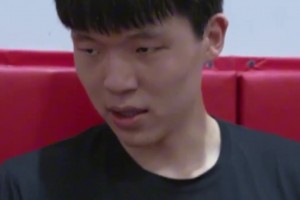 名場面！哈利伯頓一臉享受地品嘗食物，但鏡頭一轉(zhuǎn)的布倫森……