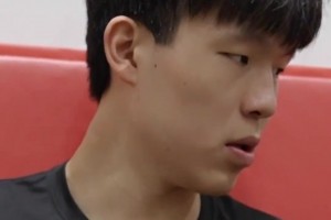 ??楊瀚森昨日采訪(fǎng)時(shí)表示：希望不要上場(chǎng)2分鐘就被換下來(lái)！