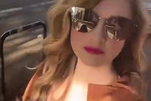 多次專門報道楊瀚森??開拓者美女記者布倫娜-格林穿搭真靚麗~