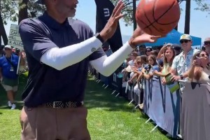 ??老紳士們太優(yōu)雅了！卡特、雷阿倫、希爾在高爾夫球場投三分