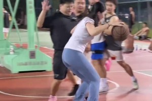 這體格誰頂?shù)米?！國產(chǎn)卡戴珊肘姐：來啊 防上來?。∫悬c強度啊