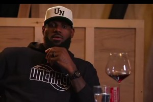 詹姆斯此前：大家都為波什犧牲鳴不平 但你們問(wèn)過(guò)他嗎 他是自愿的