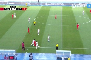 王鈺棟被犯規(guī)后惡狠狠瞪對手，央視解說：不發(fā)脾氣才是本事