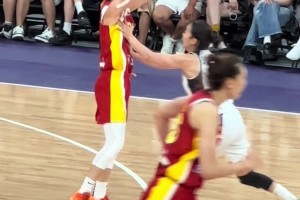 楊力維遭“襲胸”！韓國隊員立馬上前道歉??