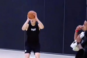 功夫不負(fù)有心人！楊瀚森訓(xùn)練曾經(jīng)連續(xù)命中18記三分??????