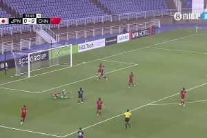 中國女足漏人??！日本女足單刀滑過球門又又錯失絕殺，太嚇人了！