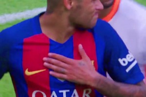 這球都能傳出來??當(dāng)年內(nèi)馬爾的天賦，真是溢出屏幕！