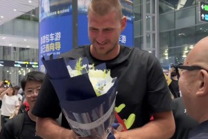 你也減肥？約基奇抵達中國 看著瘦了一圈啊