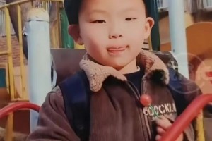 網(wǎng)友AI創(chuàng)作楊瀚森成長(zhǎng)歷程：從普通家庭到NBA球員????