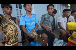 姐們在仙本殺價…你悠著點，曼城老哥眼神一下清澈了??