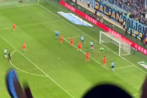 球迷實拍！大連英博拉布亞德任意球破門???