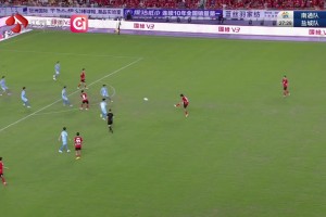 南通隊打在門框范圍內(nèi)，鹽城隊門將面對彈地球冷靜處理