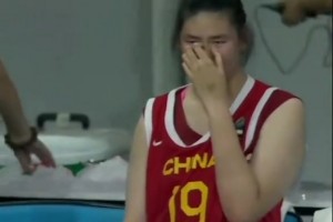張子宇去年U18亞洲杯決賽空砍42分14板 賽后忍不住流淚了……