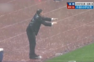 于大寶絕殺伊拉克：幾乎全場球迷都在站著看這個(gè)角球