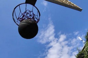 什么你跟我說這是初中生？飛扣背扣？？？？