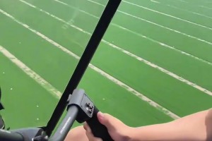 蘇超南京球迷開直升機出發(fā)常州為常州加油，真有實力??